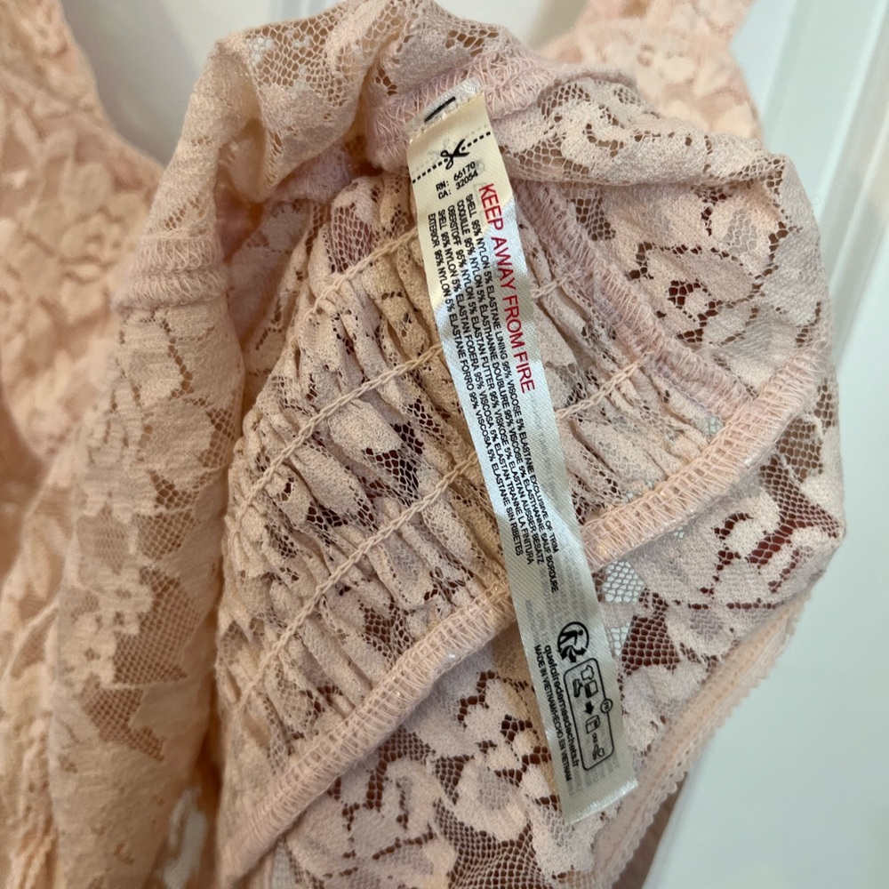NWT Free People Lace Keyhole Bodysuit in Blush - Picture 4 of 7